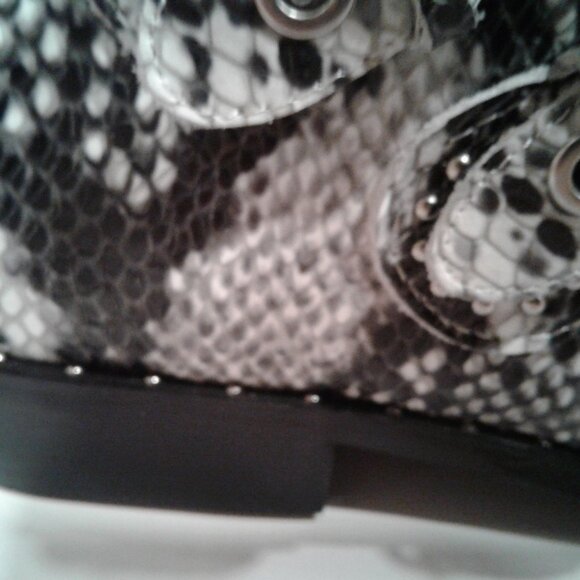 SOLSANA BOOTS BOOTIES WALKING SHOES FLATS WHITE SNAKE EMBOSSED LEATHER US 6 E 36 - Picture 4 of 14